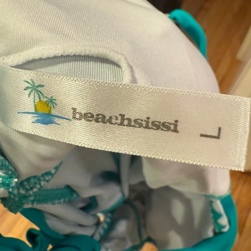 Beachsissi dive into